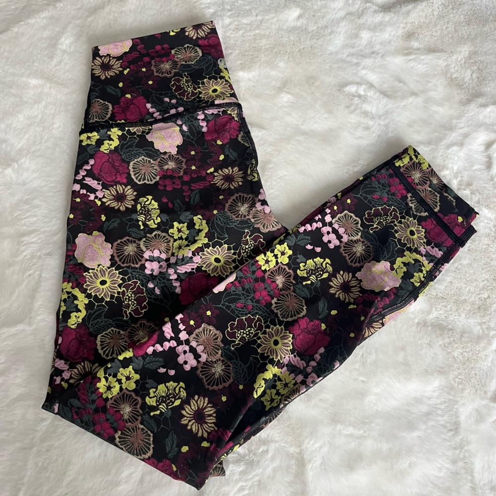 RARE Lulu Lemon Leggings Size 4 - 7/8 inseam!